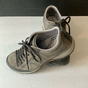 Preowned women’s Dansko waterproof gray suede hiking shoes, sneakers. Size 37